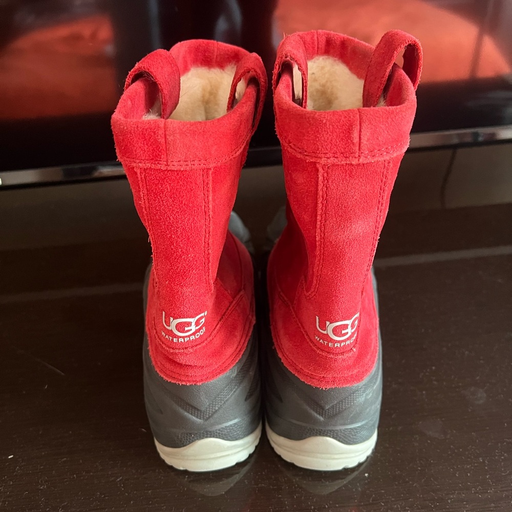 UGG - Picture 3 of 6
